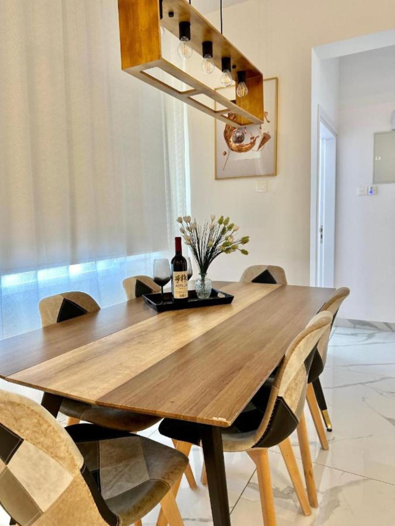 H&O Boulevard Breeze Apartment! Paphos Esterno foto